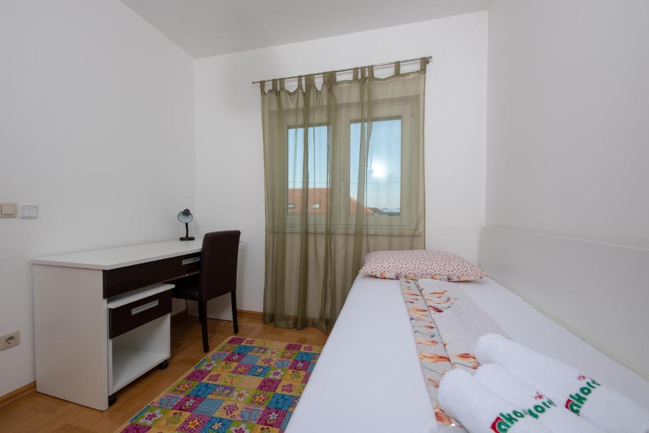 Apartmani Spoljar Zupanja Exterior photo